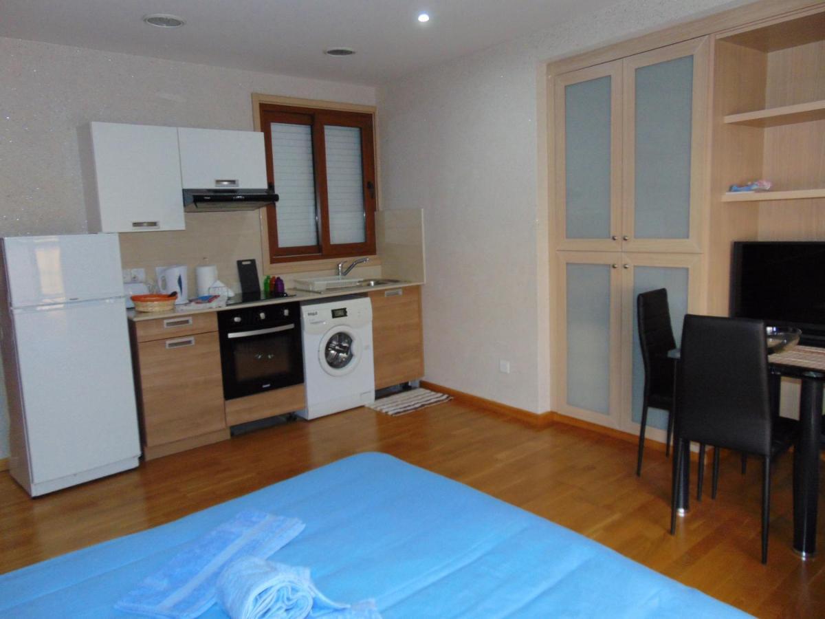Ithaki Phinikoudes Apartment No. 207 라르나카 객실 사진