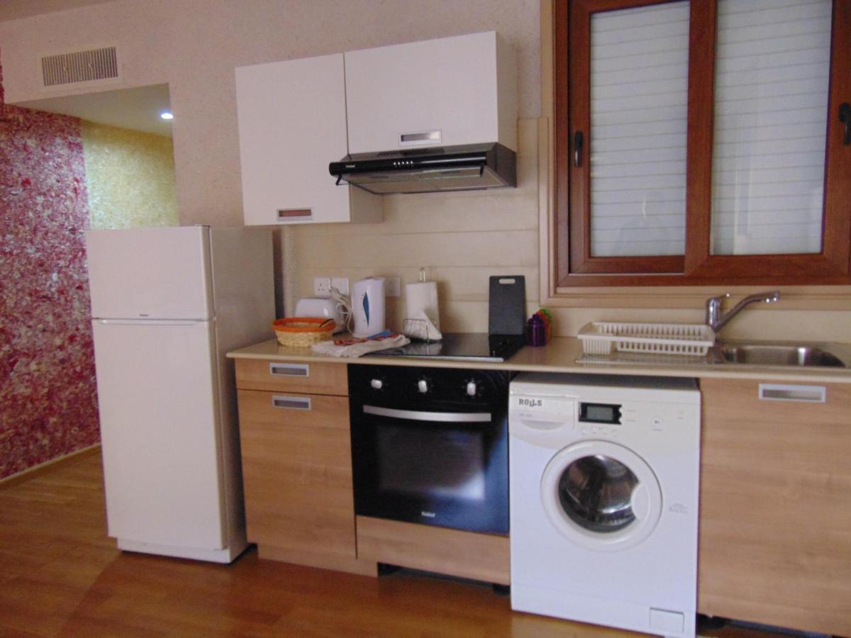 Ithaki Phinikoudes Apartment No. 207 라르나카 객실 사진